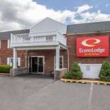 Фотография гостиницы Econo Lodge Inn & Suites Windsor
