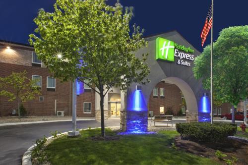 Фотография гостиницы Holiday Inn Express Hotel & Suites Benton Harbor, an IHG Hotel