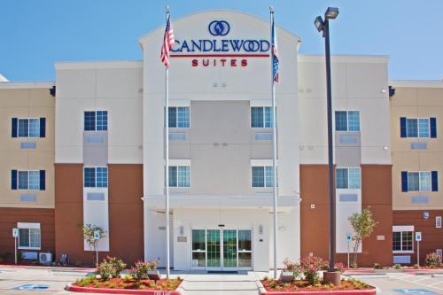 Фотография гостиницы Candlewood Suites Baytown, an IHG Hotel