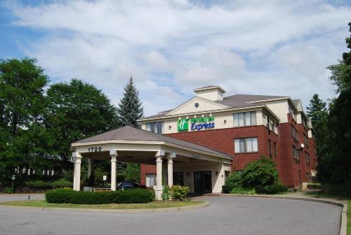 Фотография гостиницы Holiday Inn Express South Burlington, an IHG Hotel