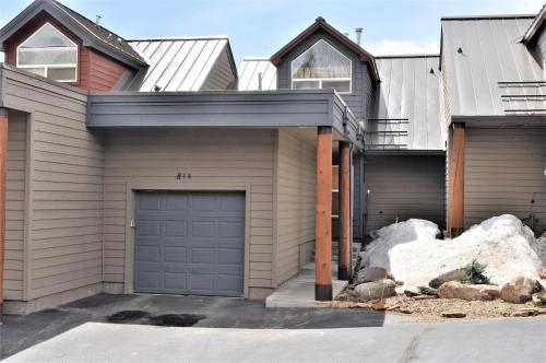 Фотография гостевого дома Forest Park Townhome HTJM