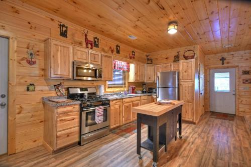Фотография гостевого дома Ellijay River Cottage Star5vacations