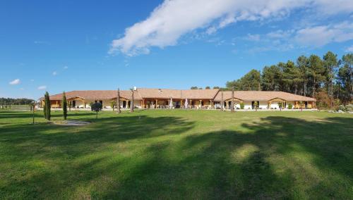 Фотография гостиницы L'Hôtel du Lac Casteljaloux