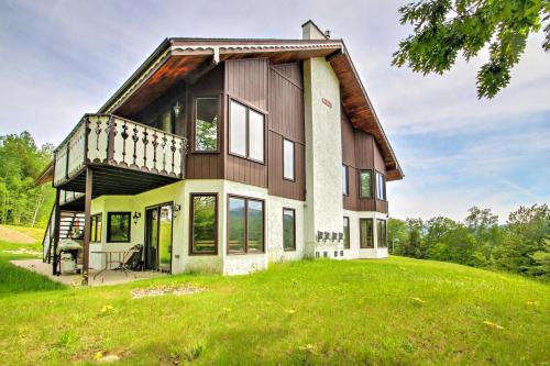 Фотографии гостевого дома 
            Scenic Bartlett Home with Deck - 1 Mi to Storyland!