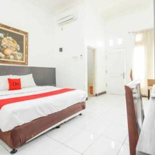 Фотографии гостевого дома
RedDoorz near Kejaksan Station Cirebon