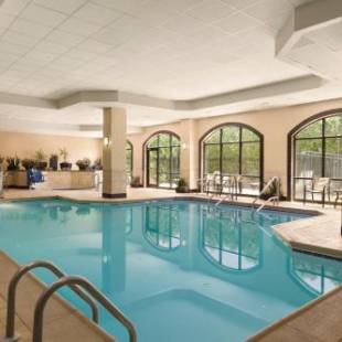 Фотографии гостиницы 
            Embassy Suites by Hilton Louisville East