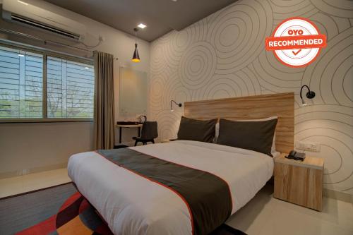 Фотография гостиницы Collection O Hotel Orient Crown