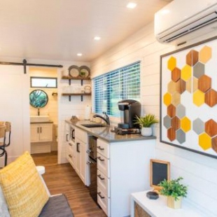 Фотография гостевого дома The Honeycomb-Tiny Container Home 12 Min. to Magnolia/Baylor