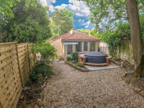 Фотография гостевого дома Maison avec jardin et jacuzzi proche Polytechnique