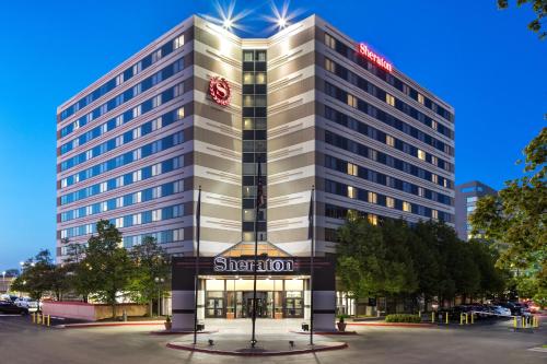 Фотография гостиницы Sheraton Suites Chicago O'Hare