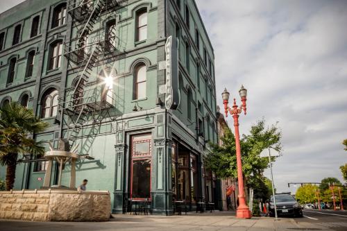 Фотография гостиницы The Society Hotel