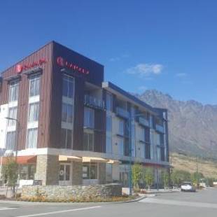 Фотографии гостиницы 
            Ramada Suites by Wyndham Queenstown Remarkables Park