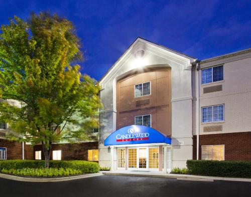 Фотография гостиницы Candlewood Suites Huntersville-Lake Norman Area, an IHG Hotel