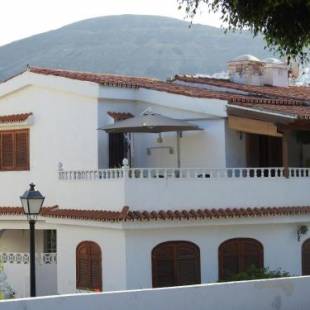 Фотографии гостевого дома
La Palmera1 casa al primer piso con 2 dormitorios - Two Bedroom House on the first floor --- La Palmera 2 casa en planta baja con 1 dormitorio, One Bedroom House on the Ground Floor