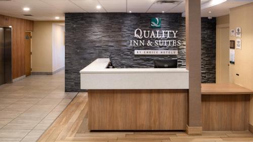 Фотография гостиницы Quality Inn & Suites Downtown Windsor, ON, Canada