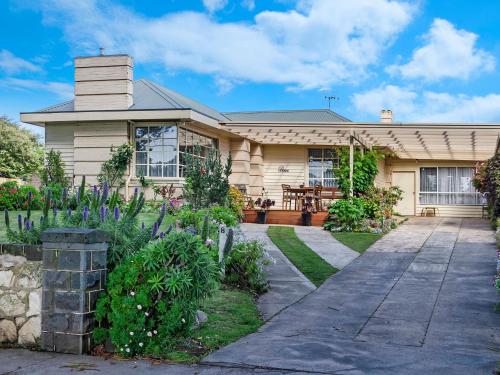 Фотография гостевого дома Bloom on Sackville Opt1