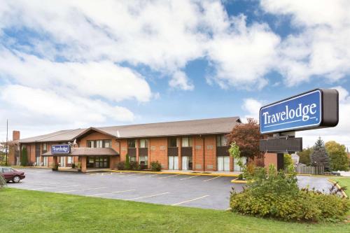 Фотография гостиницы Travelodge by Wyndham Owen Sound ON