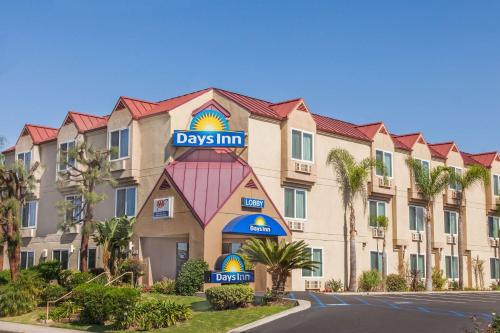 Фотография гостиницы Days Inn by Wyndham Carlsbad