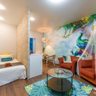 Фотография квартиры Апартаменты на Крестинского павлин