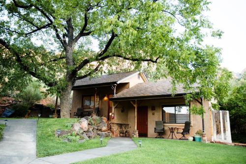 Фотография гостиницы Red Rock Inn Cottages