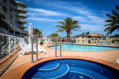 Фотография апарт отеля Kirra Beach Apartments