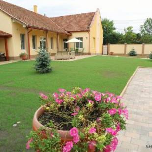 Фотографии гостевого дома
Eszter Apartman