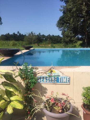 Фотография гостиницы Captain's Cabin Resort - Naval Heritage (Swimming Pool)