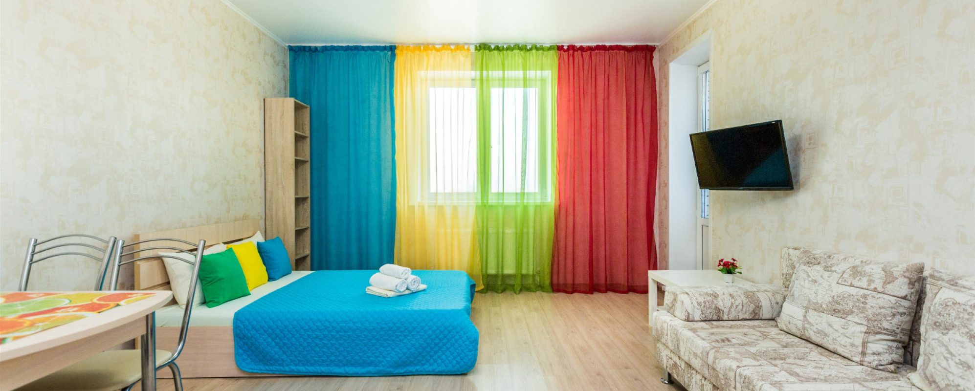 Фотографии квартиры Однокомнатная квартира-студия в ярких тонах в новостройке