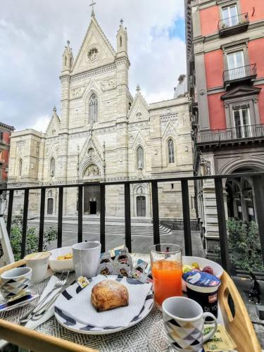 Фотографии мини отеля
DUOMO 152 NAPOLI