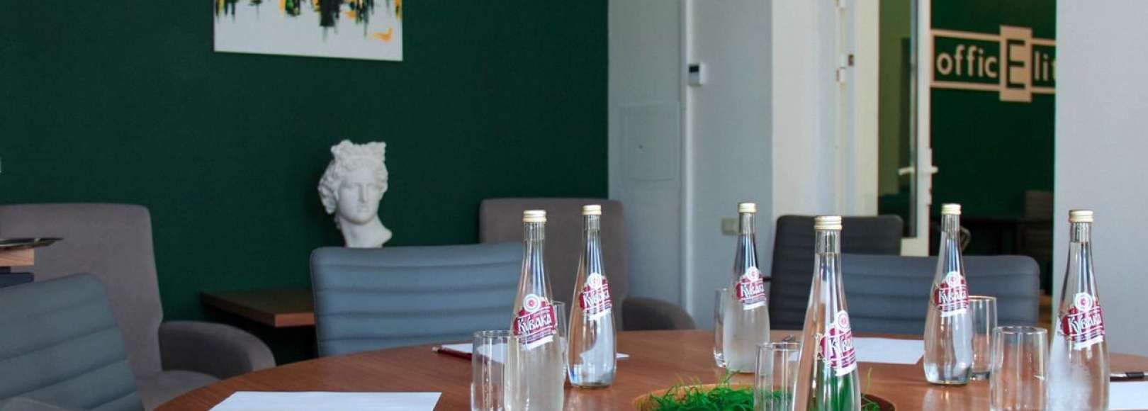 Фотография комнаты для переговоров ОФИСЛАЙТ