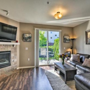 Фотография гостевого дома Modern Vancouver Townhome - Right on Main St!