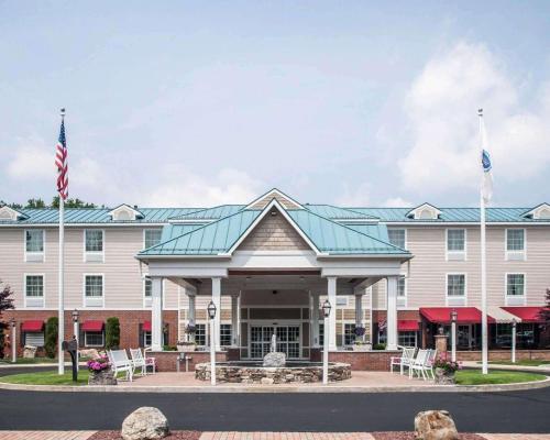Фотография гостиницы Comfort Inn & Suites Sturbridge-Brimfield