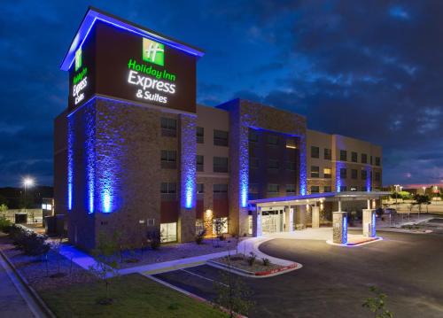 Фотография гостиницы Holiday Inn Express & Suites - San Marcos South, an IHG Hotel