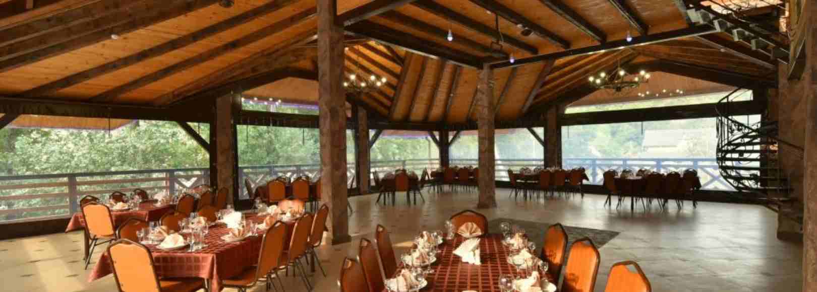 Фотография банкетного зала Терем у Реки