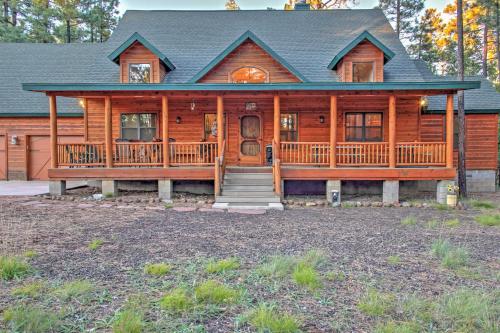 Фотографии гостевого дома
Rustic Lakeside Cabin on 3 Acres with Nature Views!