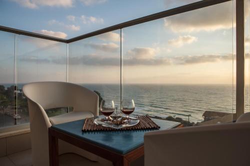 Фотография гостиницы AZIMUT Отель Меди Терре Нетания