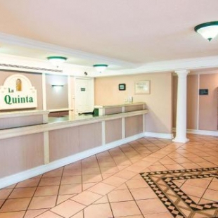 Фотография гостиницы La Quinta Inn by Wyndham Indianapolis Airport Lynhurst