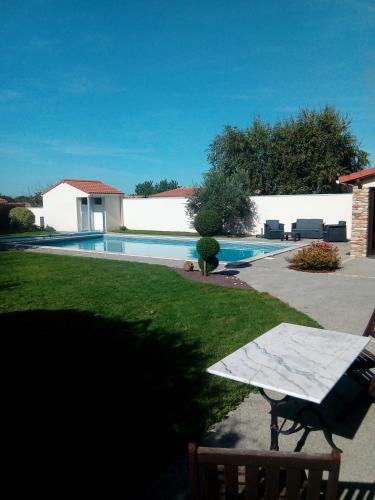 Фотография мини отеля Chambre d'hôte le Bois Joli