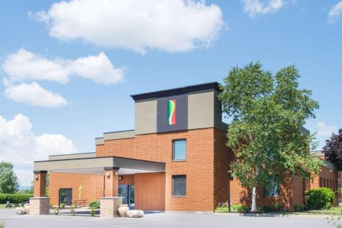 Фотография гостиницы Super 8 by Wyndham Plattsburgh