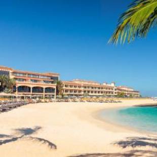 Фотографии гостиницы 
            Secrets Bahía Real Resort & Spa Adults only