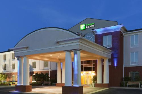 Фотография гостиницы Holiday Inn Express Hotel & Suites Auburn - University Area, an IHG Hotel