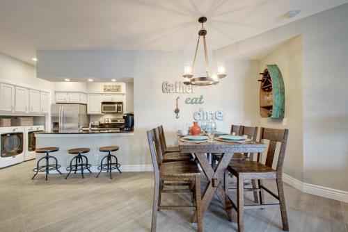 Фотография гостевого дома Lakeside Serenity 3221 - Serene Condo on Lake Travis