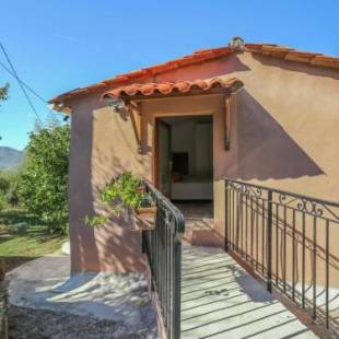 Фотографии гостевого дома
Pretty Holiday Home in Berre-les-Alpes with Garden