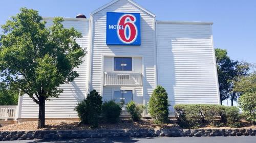 Фотография гостиницы Motel 6-Maryland Heights, MO