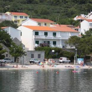 Фотографии гостевого дома 
            Apartments by the sea Igrane, Makarska - 6653