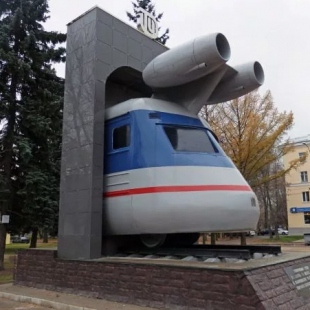 Фотография Мемориальная стела к 110-летию основания Тверского вагоностроительного завода