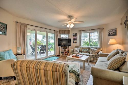 Фотография гостевого дома St Augustine Beach Condo with Patio and Pool Access!