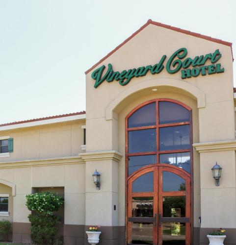 Фотография гостиницы Vineyard Court Designer Suites Hotel