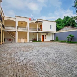 Фотография гостиницы RedDoorz Plus @ Megamendung Puncak 2