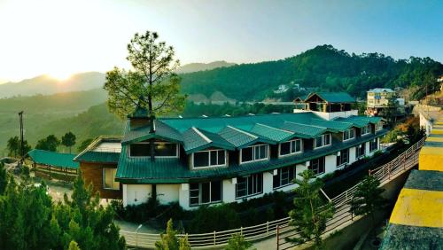 Фотографии гостиницы 
            Suryavilas Luxury Resort & Spa